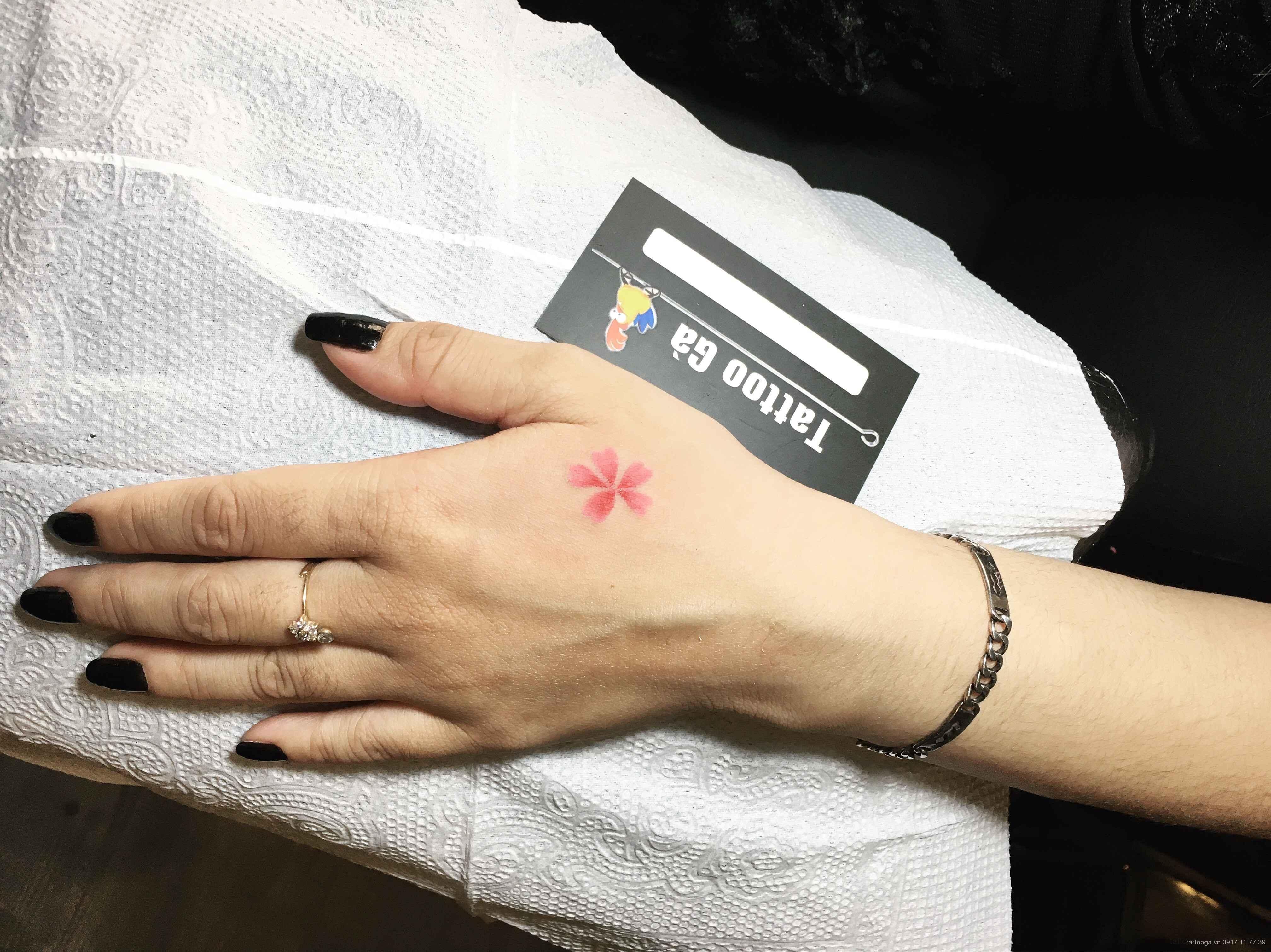Enjoy personalized and creative mini tattoos to make a difference for yourself.  They will help you remember memorable memories and show your personality.  Don't hesitate to start your creative journey with these unique mini tattoos.