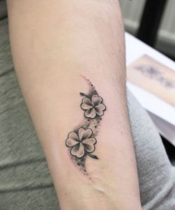 Tattoo cỏ 4 lá