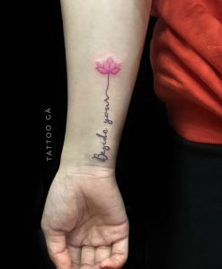 2 hình xăm hoa ở cánh tay cho nữ
