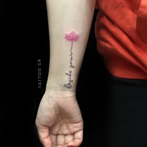 2 hình xăm hoa ở cánh tay cho nữ